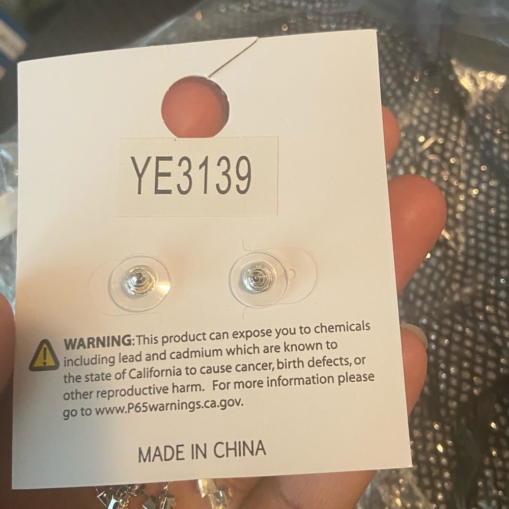 💋FASHION NOVA || NWT Earrings - Picture 4 of 4